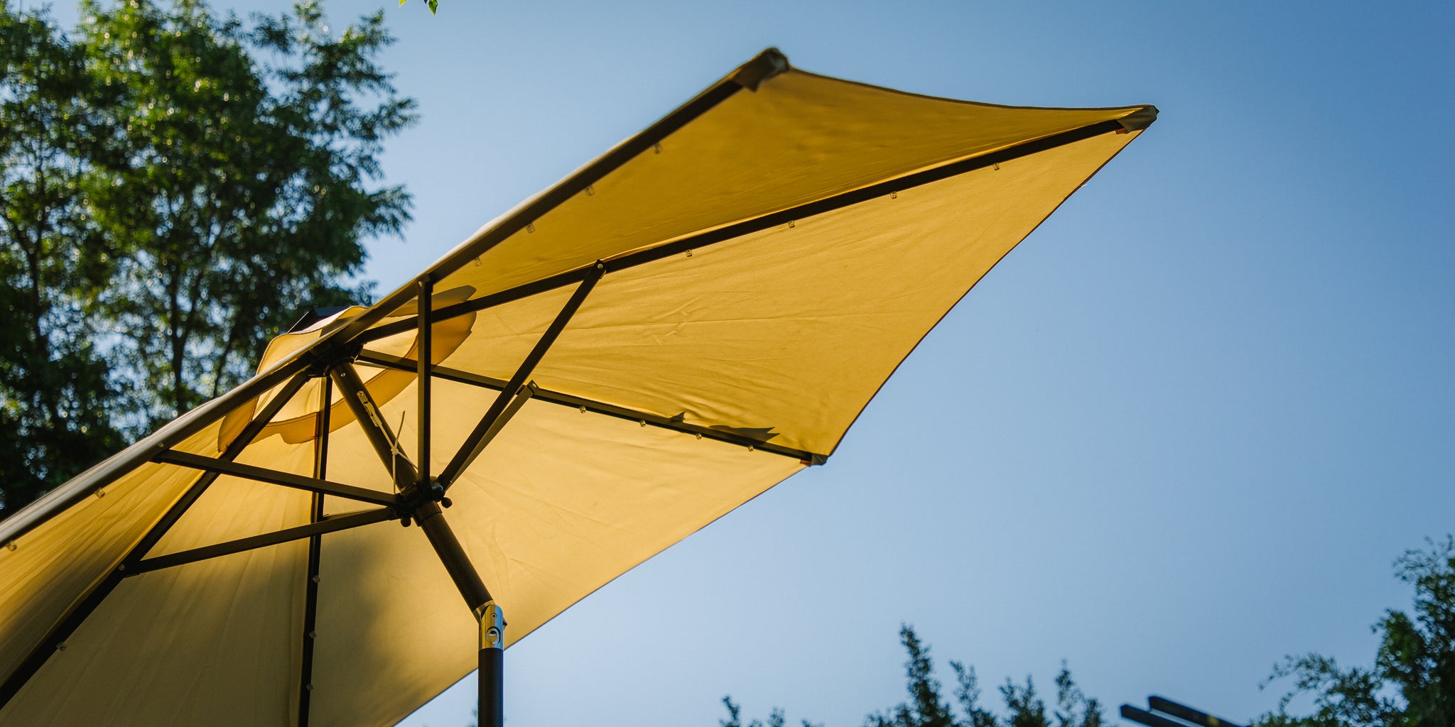 fruiteam patio umbrella 24 lbs Pre-Filled Square Base Black 190lbs FRUITEAM 4-Pcs Cantilever Patio